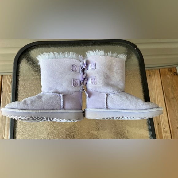 UGG® Girls' Bailey Bow II Shearling Boots Toddler Little Kid Lilac Sz 10 - Picture 5 of 12